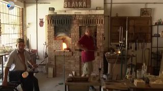 VIDEO Adevărate opere de artă &icirc;n județul Bihor. Doi meșteri sticlari cu m&acirc;ini de aur fac obiecte cumpărate și de străini