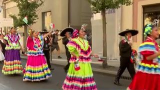 VIDEO Explozie de culoare pe străzile din Cluj-Napoca: Parada portului popular