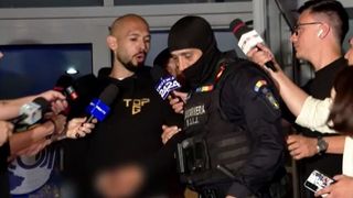 VIDEO Frații Tate ar putea fi arestați preventiv. Ar fi făcut 1,5 milioane de dolari de pe urma unei minore pe care au racolat-o 