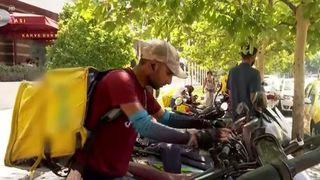 VIDEO Bariera de limbă &icirc;i nemulțumește din ce &icirc;n ce mai tare pe rom&acirc;ni atunci c&acirc;nd interacționează cu livratorii