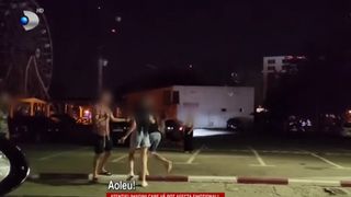 VIDEO Scandal-monstru în parcare în Mamaia! Doi șoferi au rupt bariera, apoi au sărit să-l bată pe paznic