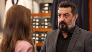 &Icirc;n această seară, &icirc;n &ldquo;Totul pentru familia mea&rdquo;. Asiye se confruntă cu un pericol iminent, iar tensiunile cresc &icirc;ntre personajele principale