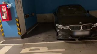 VIDEO Locuri de parcare tot mai &icirc;nguste și insuficiente. Șoferii nu mai au unde să-și lase mașinile