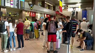 VIDEO &Icirc;ncurcătură pe Aeroportul Oradea! Oamenii au ajuns &icirc;ntr-un loc, iar bagajele &icirc;n altul