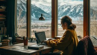 VIDEO Muncă de acasă, dar și birouri deschise! Cum au reușit antreprenorii să &icirc;mpace toți angajații