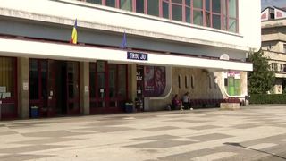 VIDEO Gara numită după sculptorul Br&acirc;ncuși a devenit o ruină. Călătorii sunt din ce &icirc;n ce mai puțini 