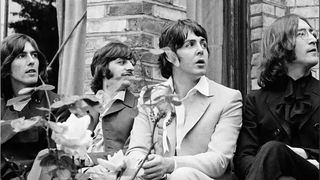VIDEO Surpriză pentru fanii trupei Beatles! Se &icirc;nchiriază camerele &icirc;n care au stat John Lennon, Paul McCartney și George Harrison