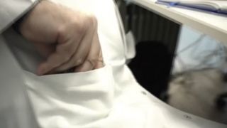 VIDEO Mai mulți medici oncologi, suspecți că au luat mită! Oamenii vor șanse egale la sănătate