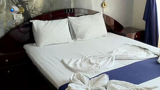 VIDEO Dilema check-in-ului târziu la hotel. Turiștii se plâng că pierd o zi de vacanță