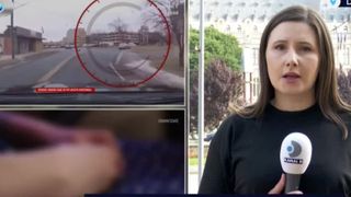 VIDEO Copil de 2 ani, căzut din mașină pe șosea, din inconștiența mamei! Micuța a fost la un pas de moarte