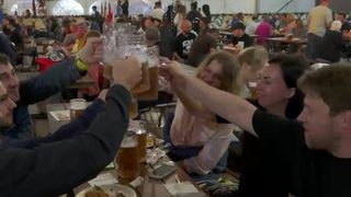 VIDEO Oktoberfest prelungit! C&acirc;t va dura cel mai mare festival al berii din Rom&acirc;nia?