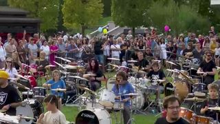 VIDEO Spectacol cu 100 de toboșari! Cântăreți de toate vârstele au participat la un festival din Iași