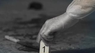 O femeie a ascuns cadavrul fiicei sale în congelator timp de 20 de ani. Mărturia cutremurătoare a mamei în fața polițiștilor