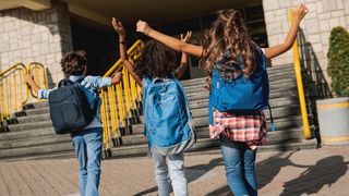 4 lucruri care nu trebuie să îi lipsească copilului la începutul anului școlar