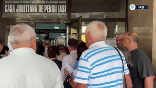 VIDEO „Guvernanții și parlamentarii, când ies la pensie, tot așa stau la coadă?”. Vârstnicii îngroașă rândurile în fața caselor de pensii
