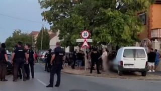 VIDEO Război &icirc;ntre două clanuri, la Timișoara. Zeci de persoane și-au &icirc;mpărțit pumni și picioare pentru o taxă de protecție. Toți se consideră, &icirc;n schimb, nevinovați: "N-am&nbsp; făcut absolut nimic"