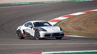 Patru semne că ai nevoie de reglajul unghiurilor direcției&nbsp;