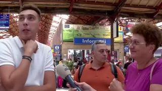 VIDEO &Icirc;nt&acirc;rzieri uriașe după ce o locomotivă a luat foc. Trenul se deplasa pe ruta Buzău-București