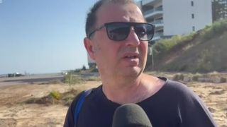 VIDEO Șoc și groază într-o stațiune de pe litoral. Pământul de pe lângă plajă s-a surpat din cauza ploilor