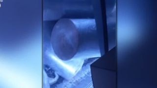 VIDEO Un celebru lanț de șaormerii din Capitală a fost închis. Ireal ce au descoperit inspectorii de la protecția consumatorului în bucătărie