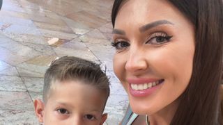 VIDEO Ilinca Vandici, emoții mari în prima zi de școală a fiului ei, Zian: “Am comandat din timp uniforma, ghiozdanul și penarul”