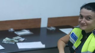 O polițistă din Mangalia, gest incredibil după ce a găsit mii de lei împrăștiați pe șosea: „A adunat bancnotele și…”. Cine este păgubitul