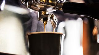 Situații în care paharele de carton sunt de nelipsit