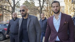 VIDEO "M-a apucat de gât, m-a izbit de spătarul patului şi m-a strangulat extrem de tare". Mărturia înfiorătoare a unei femei despre Andrew Tate. Victima îl acuză de abuz, după 10 ani