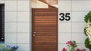 Amenzi pentru românii care nu au acest semn pe ușă sau poartă. 3000 de persoane au fost deja sancționate. Orașul unde legea e sfântă