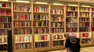 VIDEO &bdquo;E super! Parcă m-am &icirc;ntors &icirc;n copilărie&rdquo; Cele mai spectaculoase librării din Rom&acirc;nia