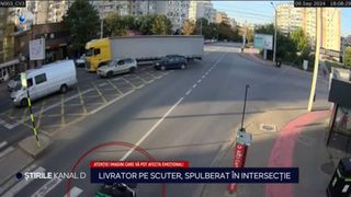 VIDEO Livrator pe scuter, spulberat &icirc;n intersecție