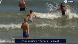 VIDEO Copiii au început școala la plajă