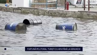 VIDEO Furtună pe litoral - turiștii cu apa până la genunchi