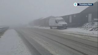 VIDEO A nins pe Transalpina! A fost prima zăpadă din acest sezon