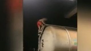 VIDEO Tot mai mulți tineri electrocutați pe trenuri