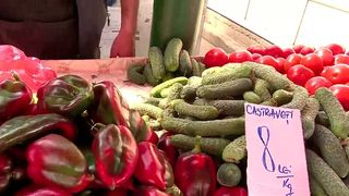 VIDEO &bdquo;Cumpărați de la surse sigure?&rdquo;. Vindeau pesticide periculoase pentru legume