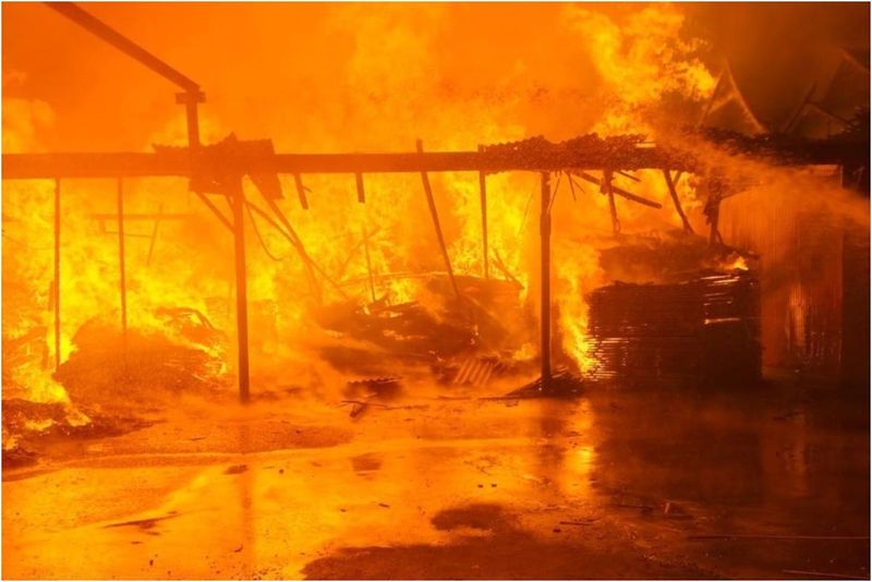 Incendiu la fabrica de sicrie din Bihor