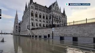 VIDEO Alertă în Ungaria: Dunărea a ieșit din matcă! Autoritățile din Budapesta au luat măsuri