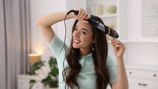 VIDEO Coafuri la modă sezonul acesta! Ce stiluri se află în topul tendințelor?