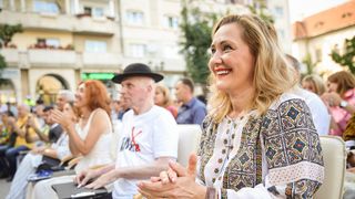 Ce studii și ce meserie are Elena Lasconi