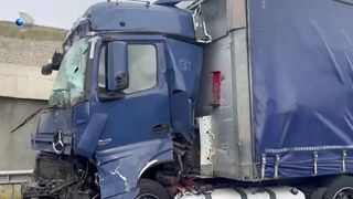 VIDEO Accident &icirc;n județul Sibiu! Două autocamioane s-au lovit frontal