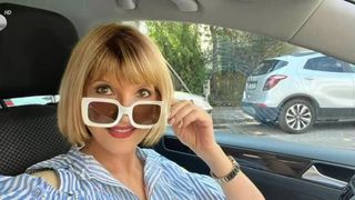 VIDEO &bdquo;Eu, de c&acirc;nd mă știu, am fost cu z&acirc;mbetul pe buze&rdquo;. Marina Almășan, vedetă și mamă cu normă &icirc;ntreagă. Cum e viața artistei