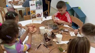 VIDEO „Lucrul cu lut îi ajută foarte  mult să își exerseze dexteritatea”. Atelierele de creație, preferatele copiilor