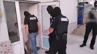 VIDEO Filaj...„exotic”! Captura de substanțe interzise a fost filată câteva zile de polițiști