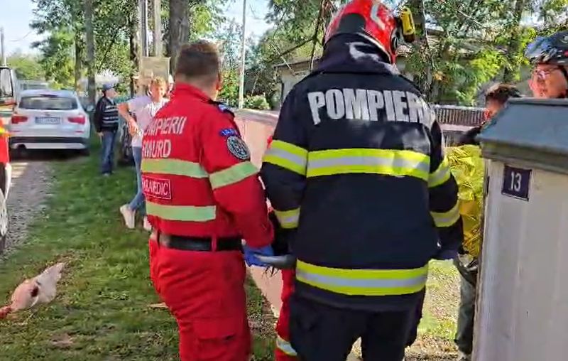 pompieri, femeie cazuta fantana,  botosani 