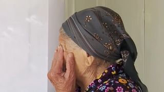 VIDEO Oamenii loviți în plin de forța naturii trăiesc în containere după inundațiile care le-au luat tot ce aveau