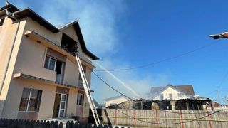 incendiu, arges, pompieri, case arse 