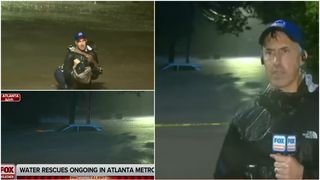 VIDEO Reporterul de la Meteo a salvat o femeie care striga după ajutor dintr-o mașină înghițită de ape