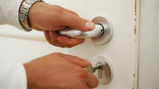 Ghid complet pentru alegerea broaștei de ușă. Criterii esențiale pentru o selecție ideală 