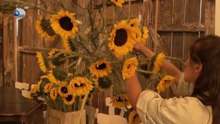 VIDEO &bdquo;Cea mai frumoasă experiență pe care o poți trăi secolul acesta&rdquo;. Moda aranjamentelor florale pentru nunți